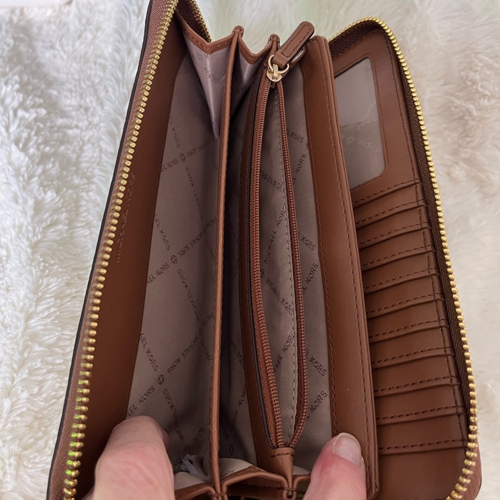 BUNDLE.  Michael Kors Brown Leather Zip Wallet Wristlet 8x4 EUC No callouts - Picture 9 of 9